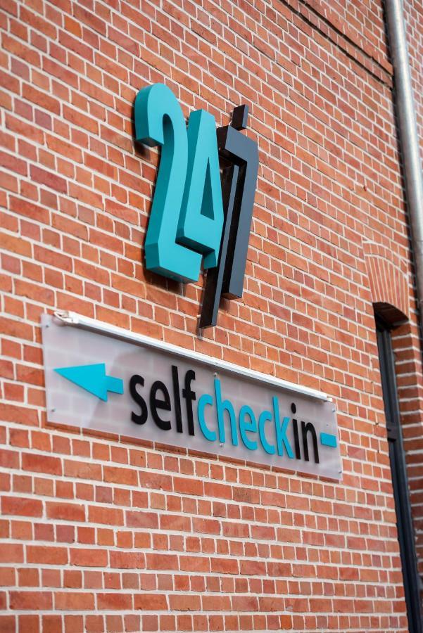 Hotel 24/7 Selfcheckin Leer Exterior foto